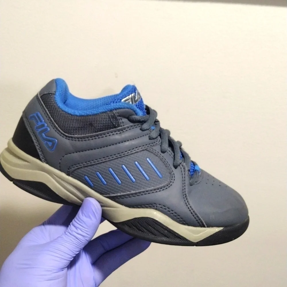 Fila Boys Grey & Blue Athletic Sneakers - Size 2.5 Youth Footwear, School & Play